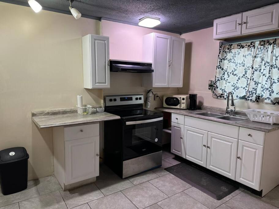 Comforting Getaway-Sleeps 6-Walk To Falls! Niagara Falls Eksteriør billede