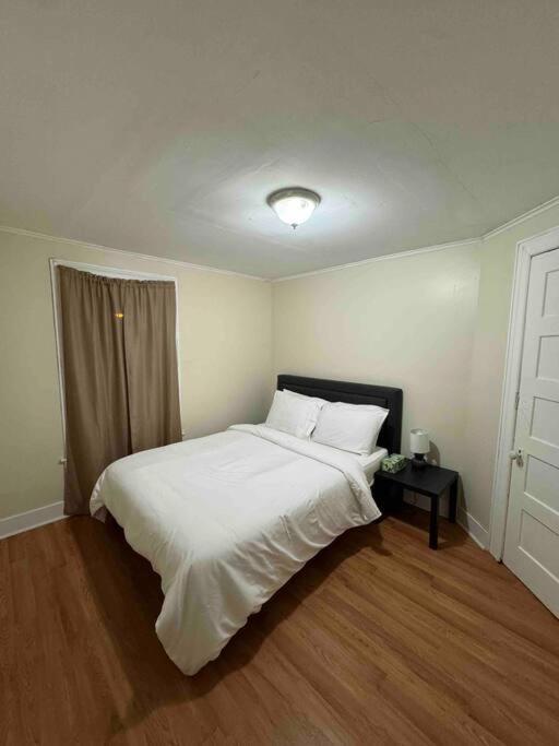 Comforting Getaway-Sleeps 6-Walk To Falls! Niagara Falls Eksteriør billede