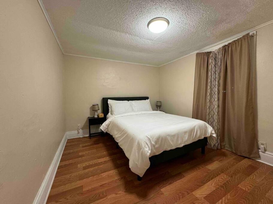 Comforting Getaway-Sleeps 6-Walk To Falls! Niagara Falls Eksteriør billede
