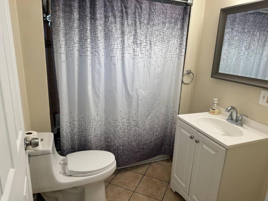 Comforting Getaway-Sleeps 6-Walk To Falls! Niagara Falls Eksteriør billede