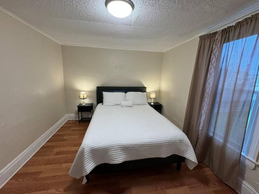 Comforting Getaway-Sleeps 6-Walk To Falls! Niagara Falls Eksteriør billede